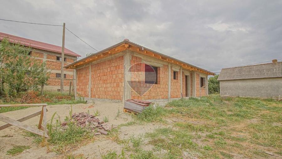 Casă cu 4 camere cu Teren 365 Mp în Central