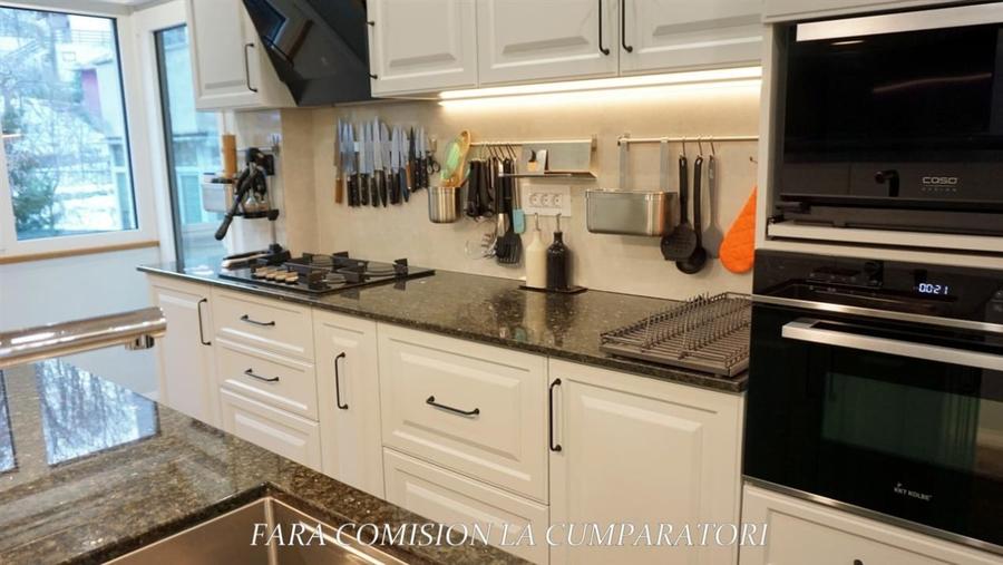 Apartament cu 4 camere decomandat, mobilat în Central
