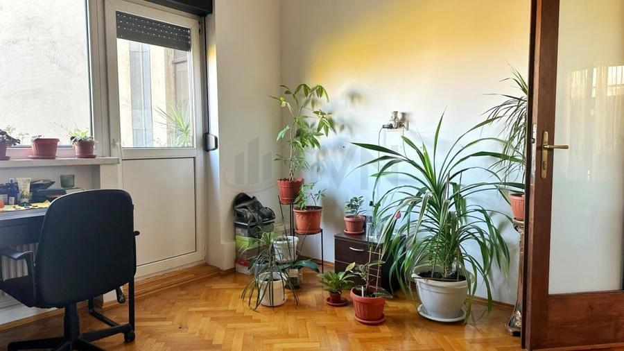 Apartament cu 3 camere decomandat, mobilat în Grădina Icoanei
