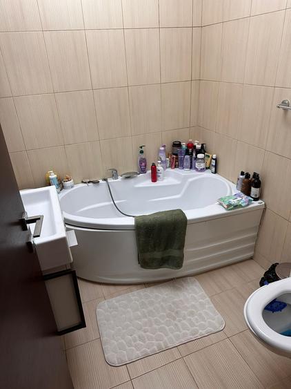 Apartament cu 3 camere decomandat în Energia