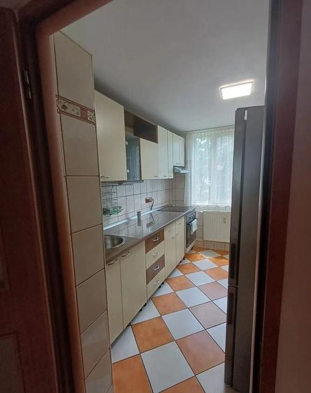 Apartament cu 3 camere, mobilat în Berceni