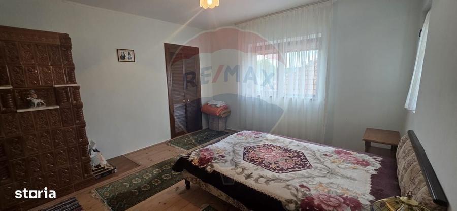 Casă cu 4 camere în Căprioru