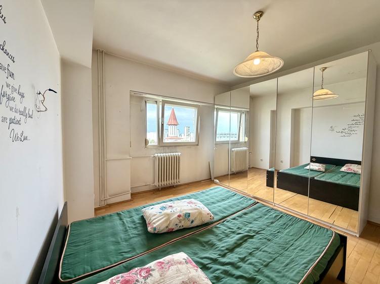 Apartament cu 4 camere semidecomandat în Complex Studențesc