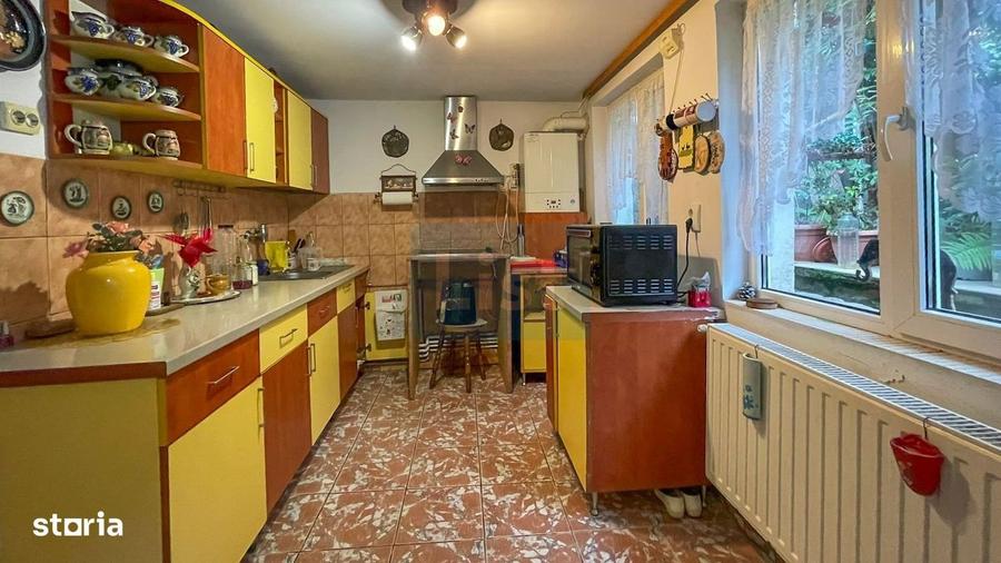Casă cu 4 camere în Central