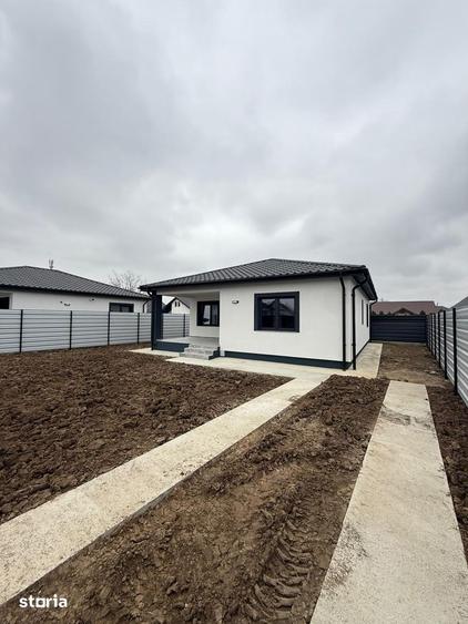 Casă cu 3 camere cu Teren 350 Mp în Letea Veche