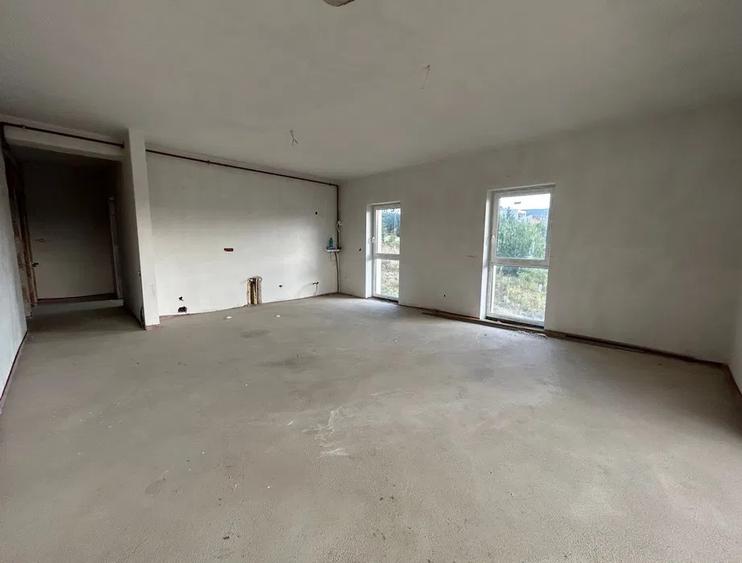 Apartament cu 2 camere semidecomandat în Borhanci