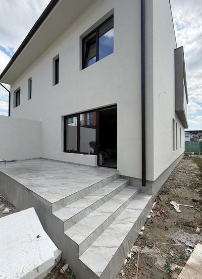 Casă cu 4 camere în Central