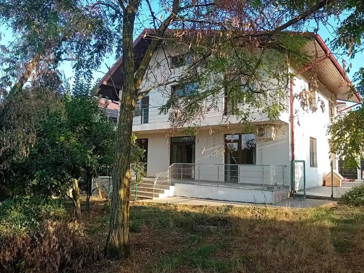 Casă individuală cu 6 camere cu Canalizare în Mogoșoaia