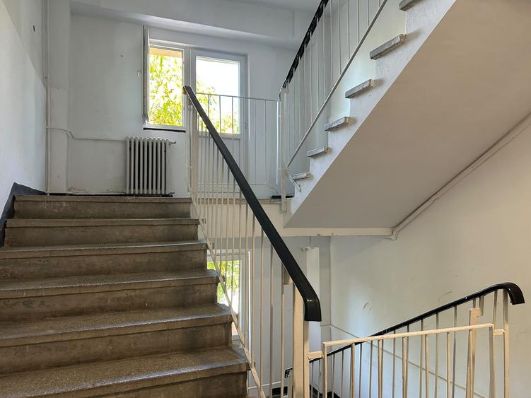 Apartament cu 3 camere în Calea Călărașilor