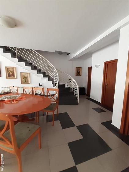 Casă cu 6 camere cu Teren 430 Mp în Central