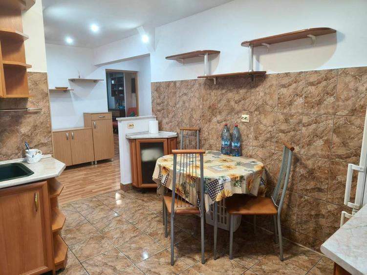 Apartament cu 3 camere decomandat în Mărăști