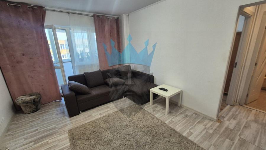 Apartament cu 4 camere semidecomandat în Rahova