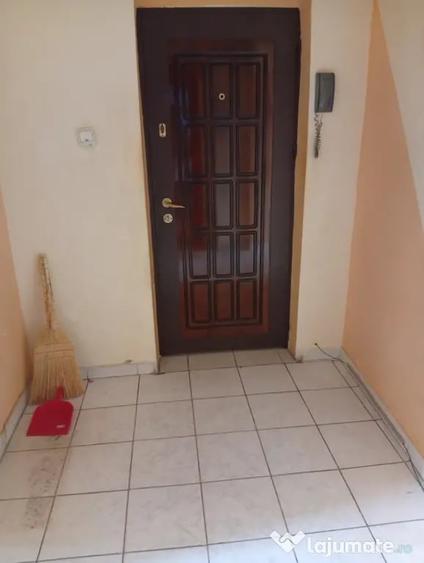 Apartament cu 3 camere decomandat în Brăilei