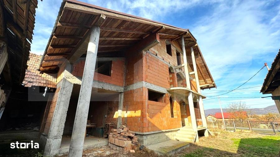 Casă cu 5 camere cu Teren 1900 Mp în Șieu