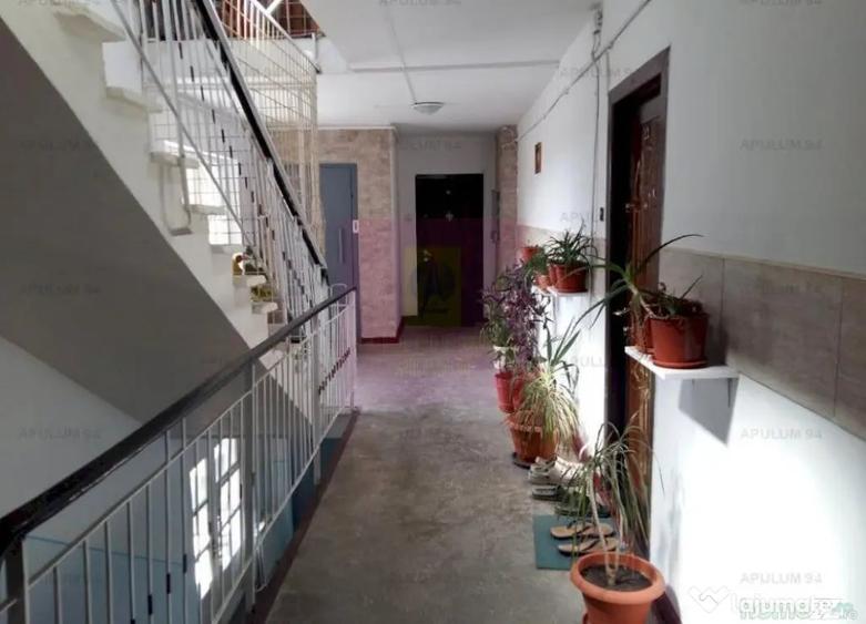 Apartament cu 4 camere decomandat în Vitan