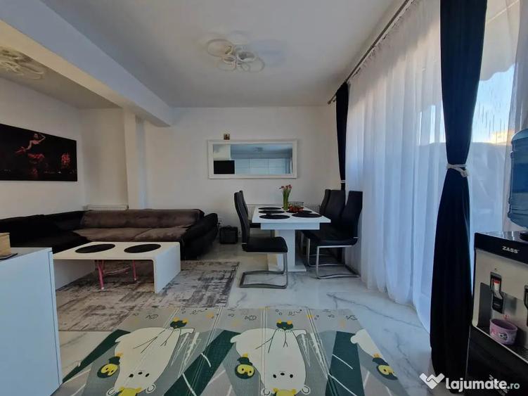 Apartament cu 4 camere semidecomandat în Florești