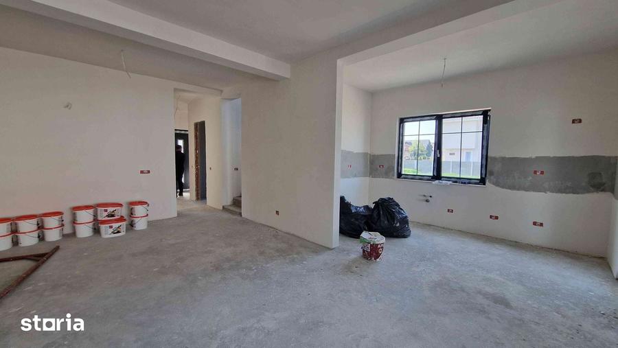Casă cu 4 camere cu Teren 340 Mp în Ciarda Roșie
