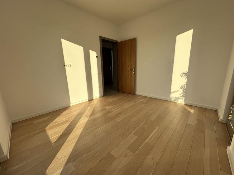 Duplex cu 4 camere cu Canalizare în Exterior Nord