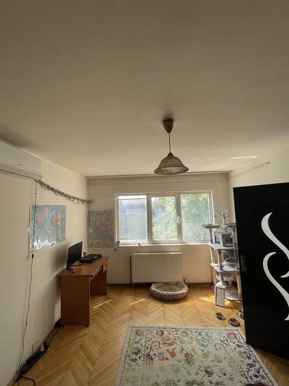 Apartament cu 2 camere semidecomandat în Podu Roș