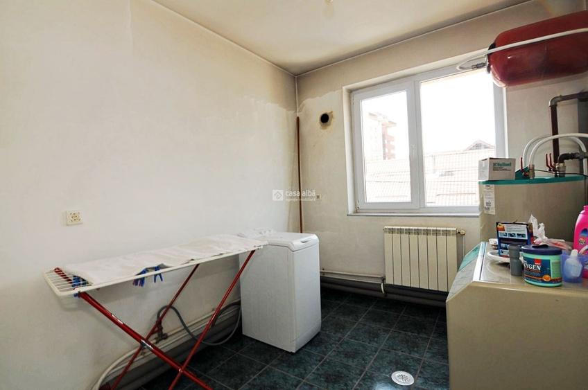 Casă individuală cu 5 camere cu Canalizare în Central
