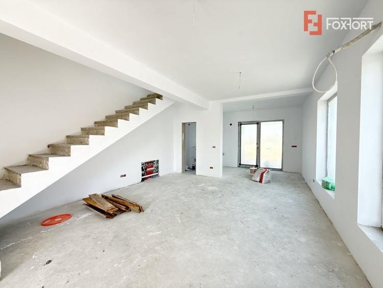 Duplex cu 4 camere cu Canalizare în Săcălaz