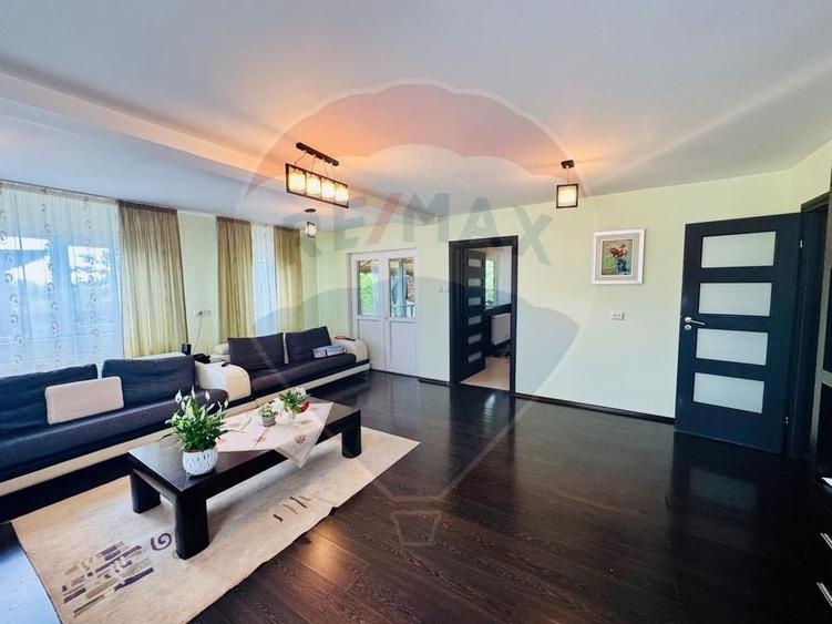 Casă individuală cu 5 camere cu Teren 713 Mp în Cârcea