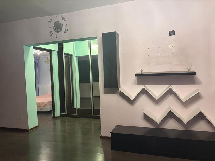 Apartament cu 2 camere semidecomandat, mobilat în Grivița