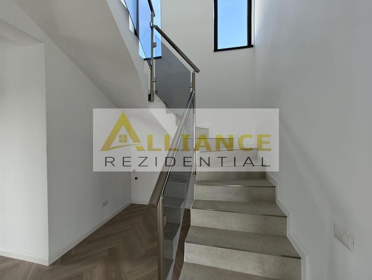 Casă individuală cu 4 camere decomandat cu Canalizare în Berceni