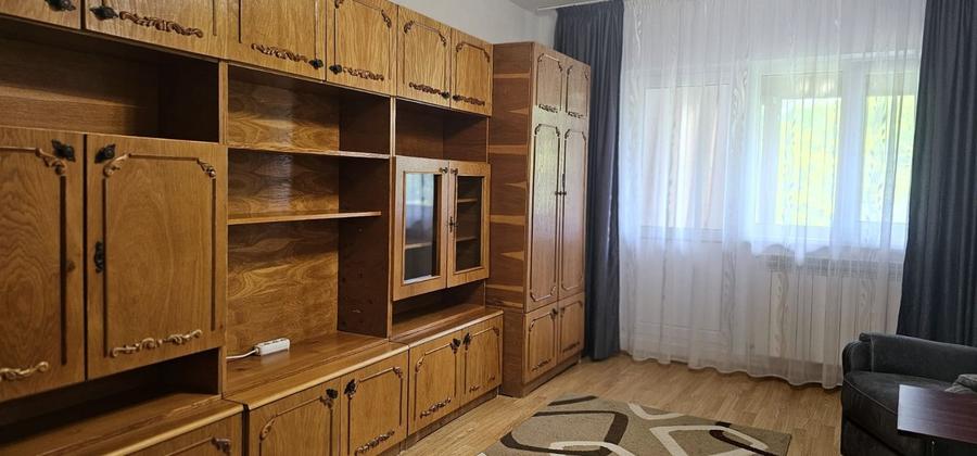 Apartament cu 2 camere decomandat, mobilat în Piața Centrală