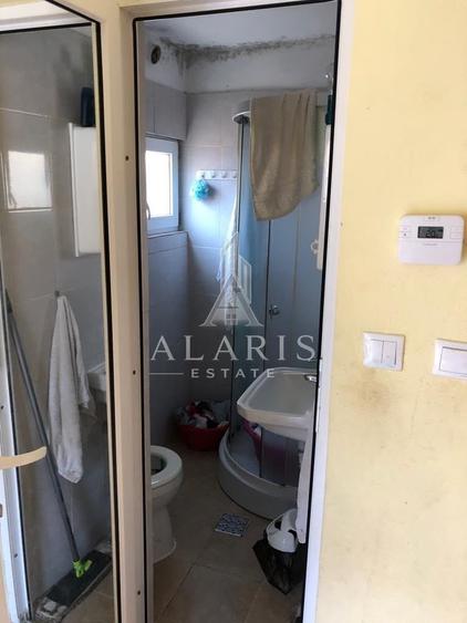 Casă individuală cu 6 camere cu Canalizare în Lipovei
