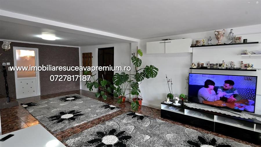 Casă individuală cu 5 camere cu Teren 300 Mp în Central