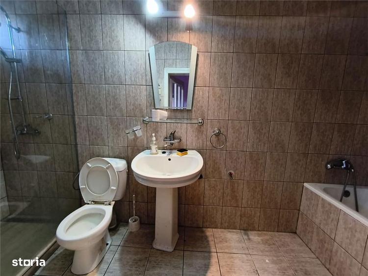 Casă cu 4 camere cu Teren 1255 Mp în 7 Noiembrie