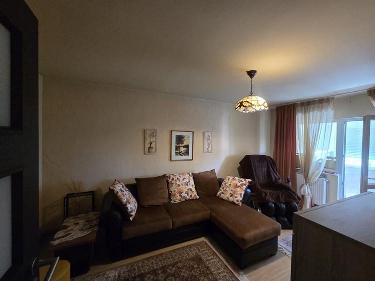 Apartament cu 3 camere decomandat în Scriitorilor