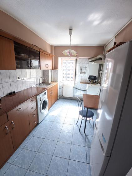 Apartament cu 3 camere decomandat în Între Lacuri