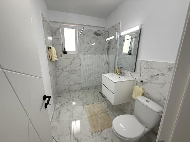 Apartament cu 3 camere decomandat, mobilat în Ampoi 3