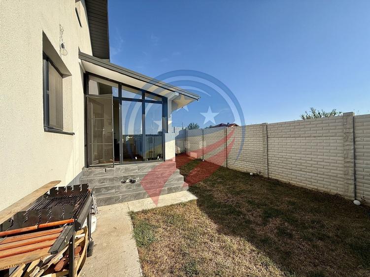 Casă individuală cu 3 camere cu Canalizare în Malu Mare