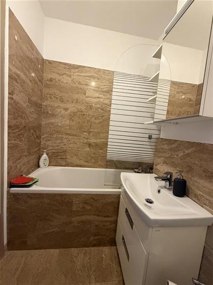 Apartament cu 3 camere decomandat în Nicolina