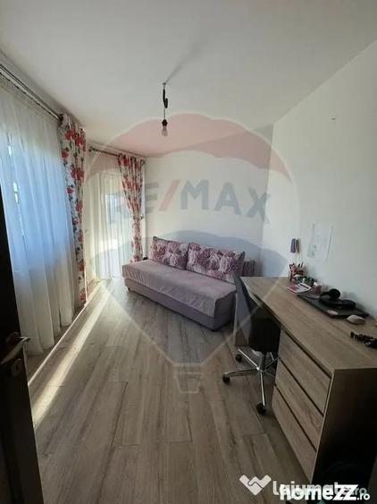 Casă cu 5 camere cu Teren 946 Mp în Golești