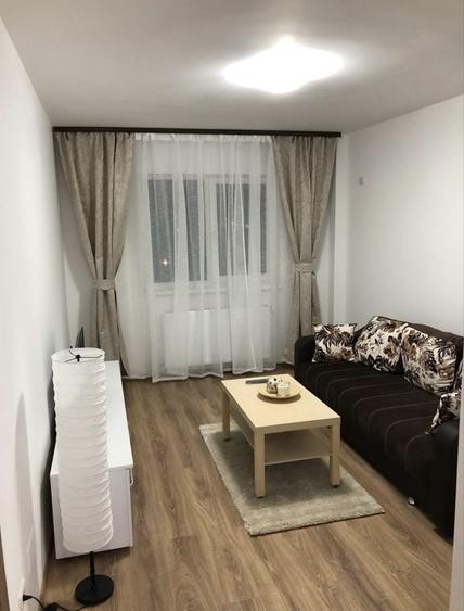 Garsonieră decomandată în Roșu