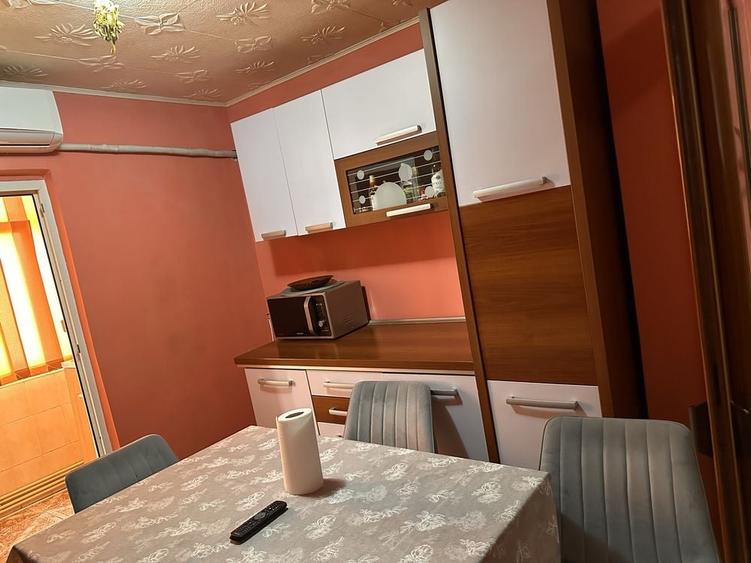 Apartament cu 2 camere decomandat în Rovinari
