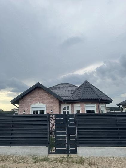 Casă cu 3 camere cu Teren 450 Mp în Balotești