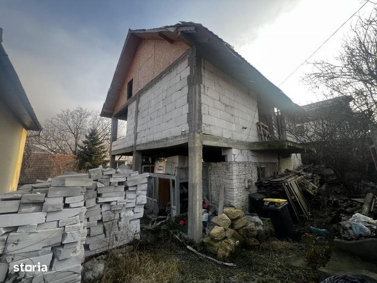 Casă cu 4 camere în Dezmir