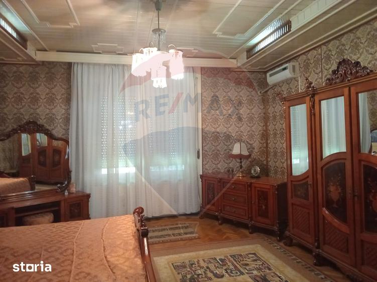 Casă cu 6 camere cu Teren 436 Mp în Romanilor
