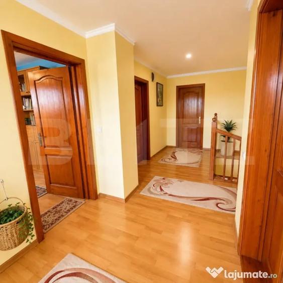 Casă cu 7 camere cu Teren 500 Mp în Braytim