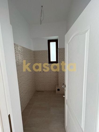 Casă individuală cu 4 camere cu Canalizare în Balotești