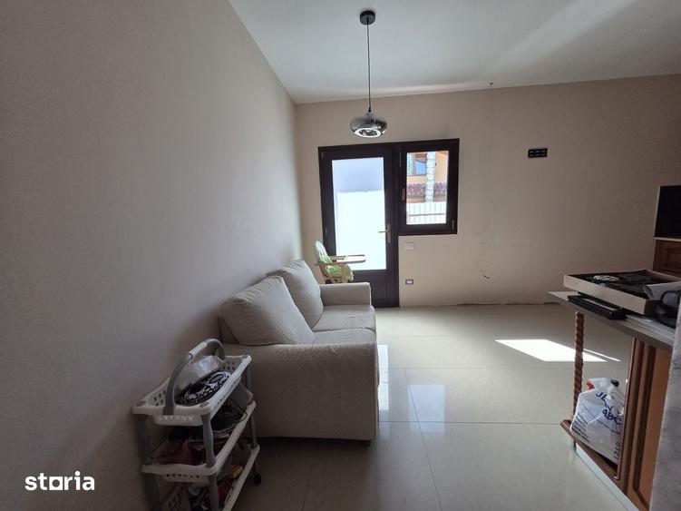 Casă cu 4 camere cu Teren 1118 Mp în Pufești