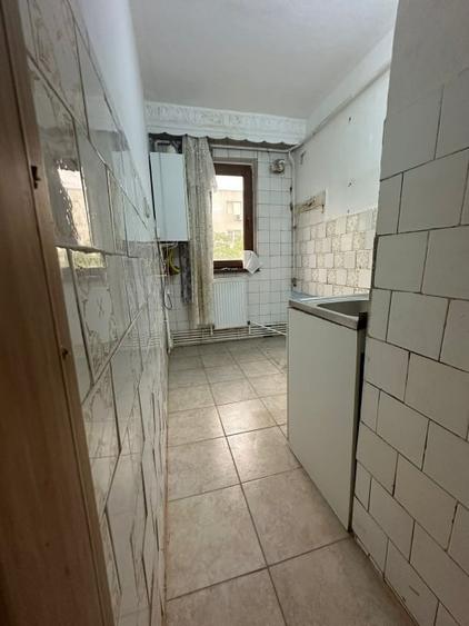 Apartament cu 3 camere semidecomandat în Obor