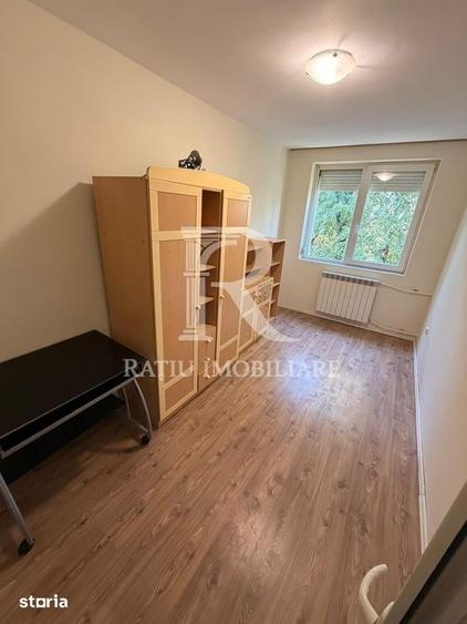 Apartament cu 3 camere semidecomandat în Decebal
