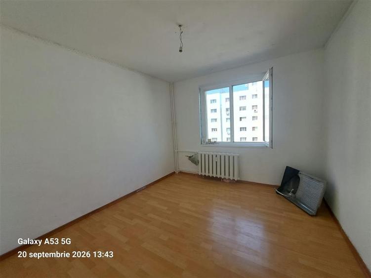Apartament cu 3 camere decomandat în Basarabia
