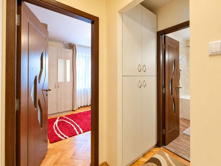Apartament cu 3 camere semidecomandat, mobilat în Gheorgheni